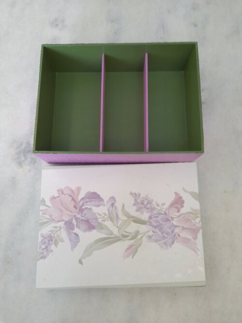 Caixa em mdf para Joia/bijuteria verde e lilás c/ estampa floral
