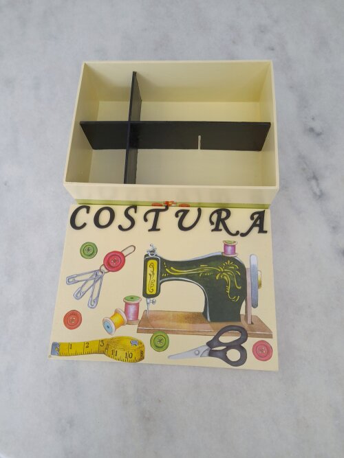 Caixa em mdf para costura decorada c/ 4 divisórias
