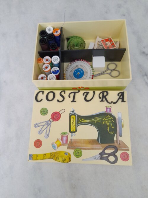 Caixa em mdf para costura decorada c/ 4 divisórias
