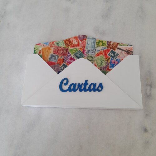 Porta carta em mdf pintado de branco decorado com selos