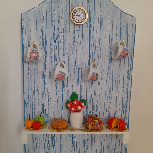 Porta chave de madeira azul e branco com miniatura