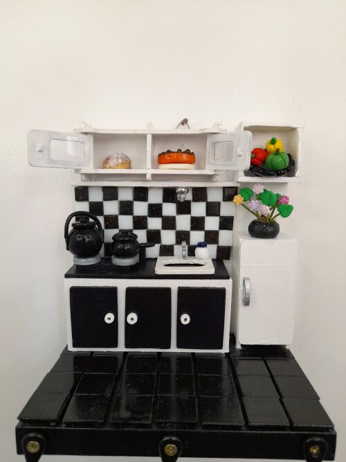 Porta chave em mdf e madeira branco e preto cenário de cozinha