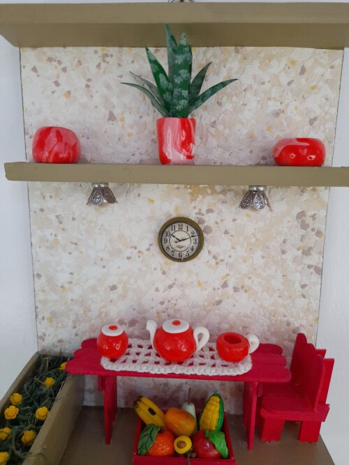 Quadro em mdf nas cores concreto e vermelho decorado