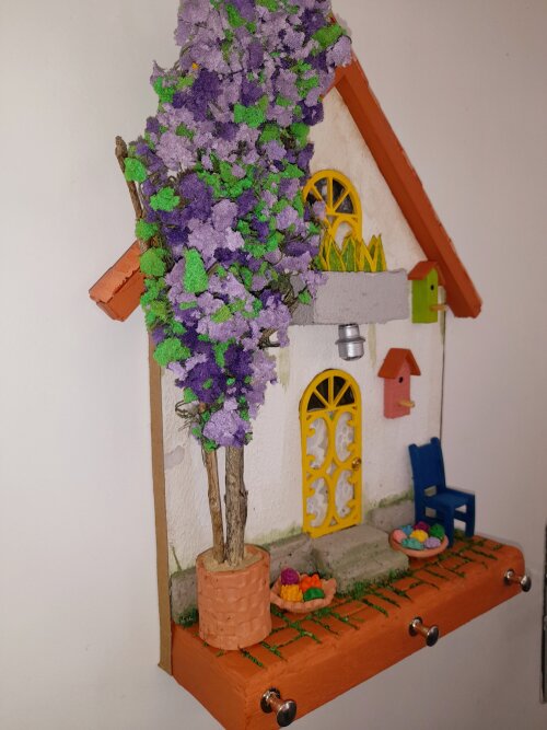Porta chave de madeira e mdf ormato frente de casa decorado
