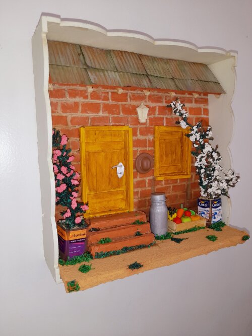 Quadro em mdf decorado com parede de tijolinho com miniaturas