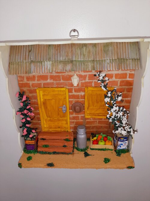Quadro em mdf decorado com parede de tijolinho com miniaturas