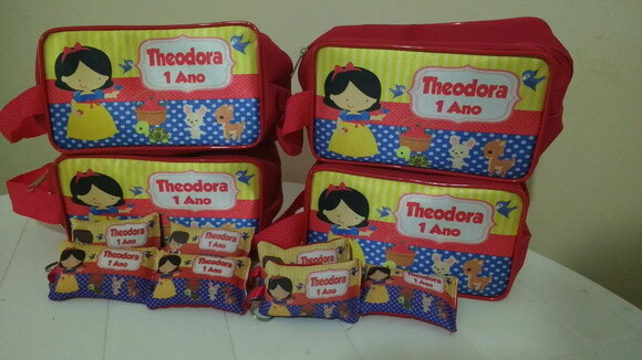 Kit Necessaire com chaveiros