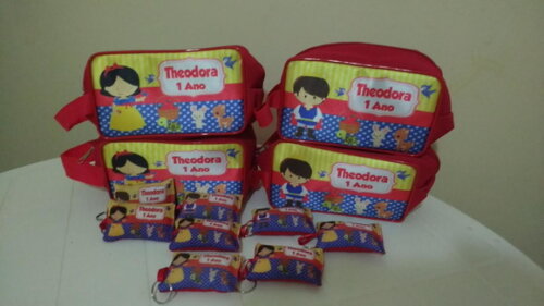 Kit Necessaire com chaveiros
