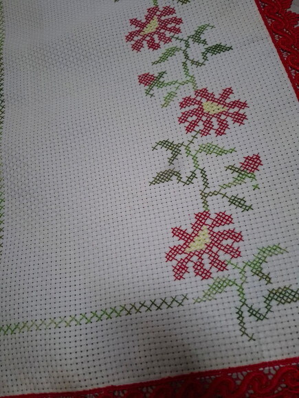 Caminho de Mesa Floral