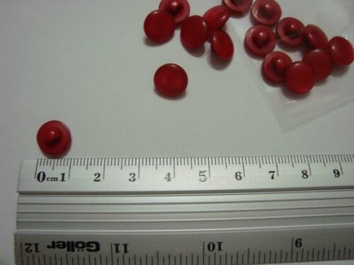 Botão infantil vermelho