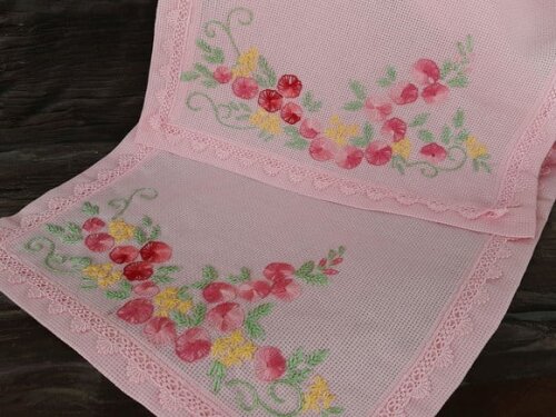 Caminho de Mesa Rosa com 6 Guardanapos