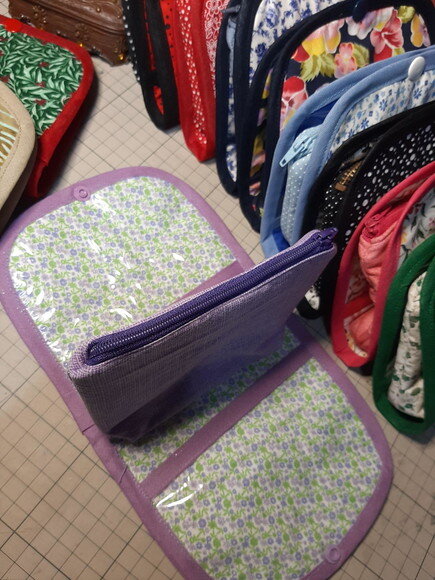 Necessaire com Bolsos Internos