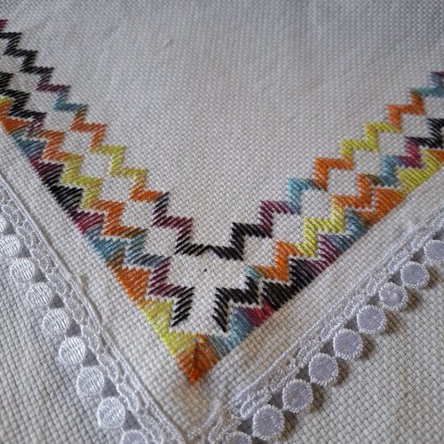Toalha de chá bordada