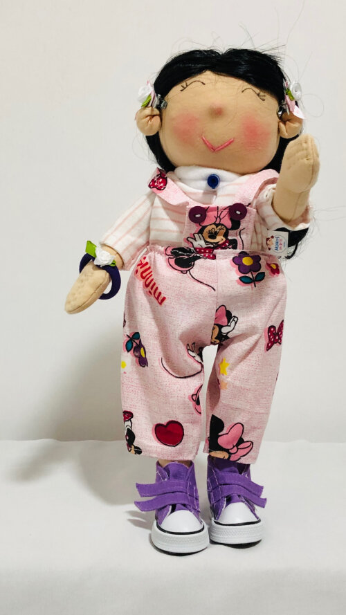 Boneca oriental inclusiva-traqueo e GTT