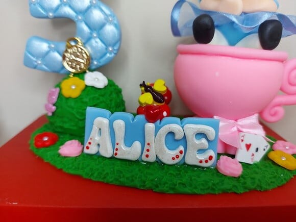 Alice No Pais Das Maravilhas Topo De Bolo Personalizado