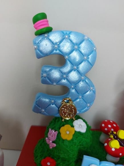 Alice No Pais Das Maravilhas Topo De Bolo Personalizado