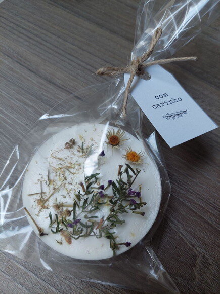 Sabonete Artesanal Decorado com Flores Naturais Desidratadas