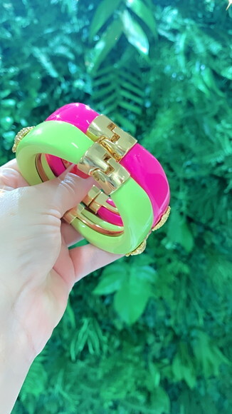 Bracelete Acrilico Ouro Tema