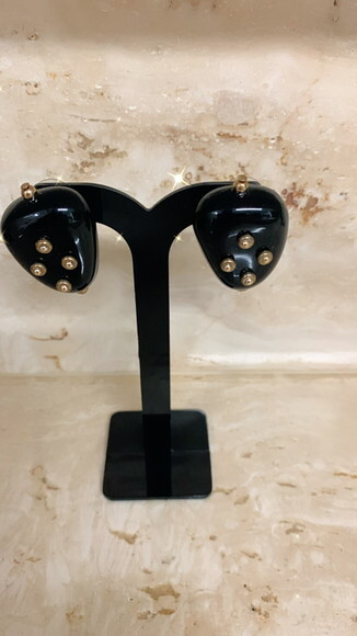 Brinco Resina Preta e Pontos Dourados
