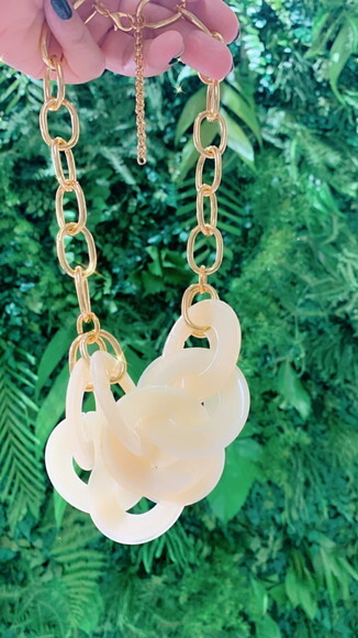 Colar Argolas em Babado Creme Marmorizado Duplo