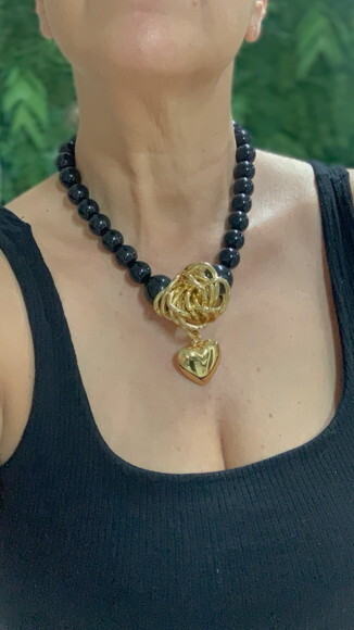 Colar Black com Pingente Coração Dourado