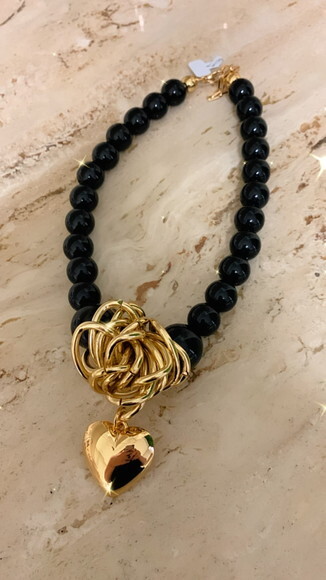 Colar Black com Pingente Coração Dourado