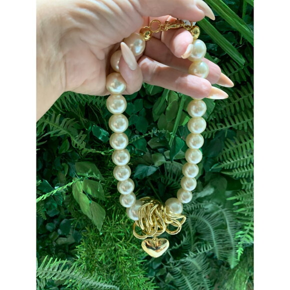 Colar de Perolas com Pingente Coração Dourado