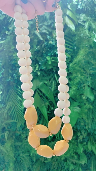 Colar Duplo de Contas Branco Fosco