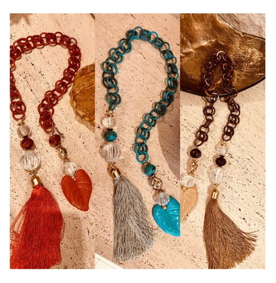 Colar Folhas de Anturio