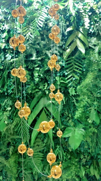 Colar Perolas Flutuantes Dourado Longo