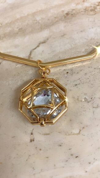 Colar Pingente Relicario Dourado