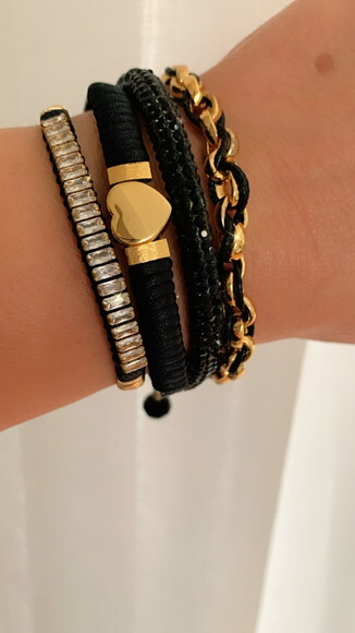 Look Preto Coração Dourado