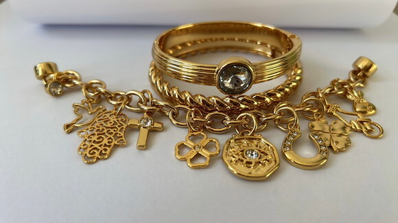 Pulseira Pingentes Dourada