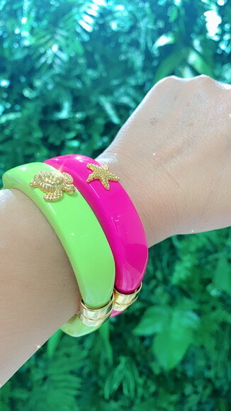 Bracelete Acrilico Ouro Tema