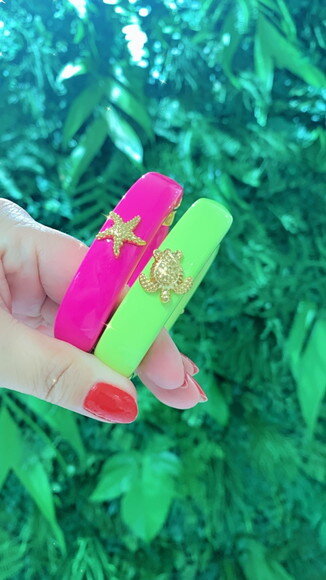 Bracelete Acrilico Ouro Tema