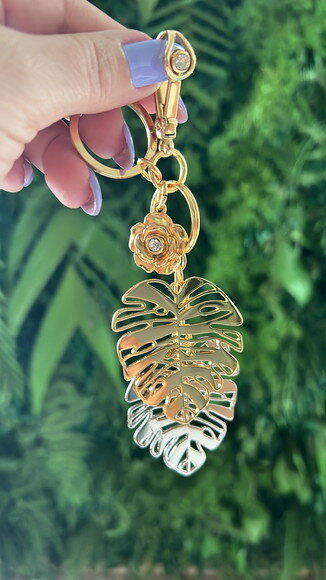 Chaveiro Dourado com Flor e Folhas