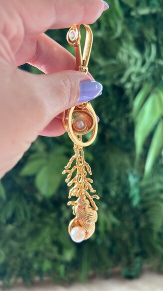 Chaveiro Dourado Corais e Perolas