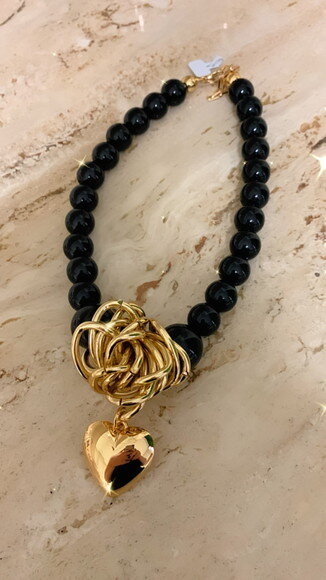 Colar Black com Pingente Coração Dourado