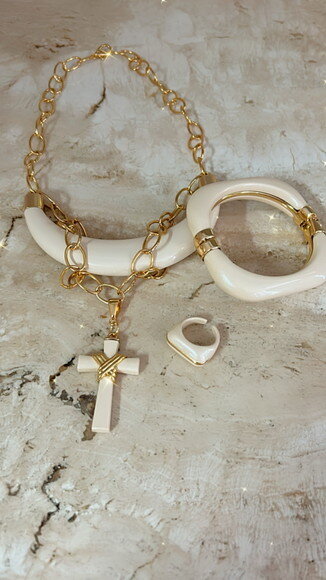 Colar Crucifixo Off White