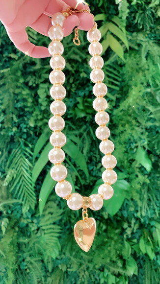 Colar de Perolas Coração Dourado Curto