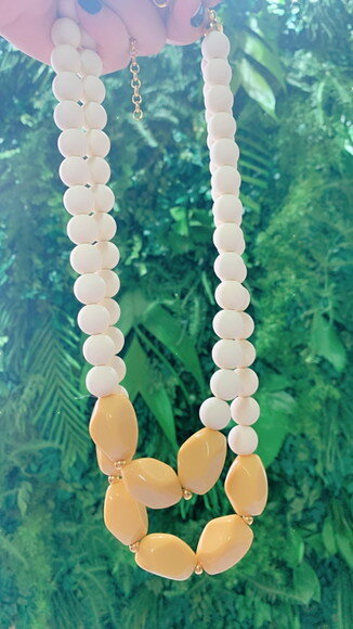 Colar Duplo de Contas Branco Fosco