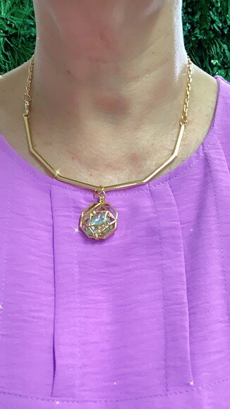 Colar Pingente Relicario Dourado