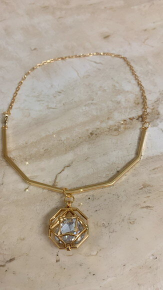 Colar Pingente Relicario Dourado