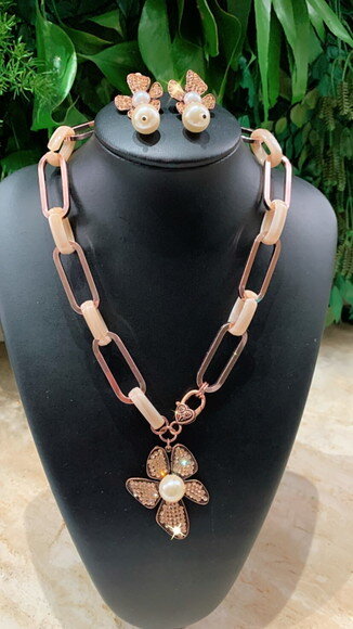 Conjunto Colar e Brinco Flor Perola Rosê
