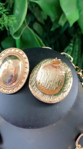 Conjunto Colar e Brinco Medalhas Douradas