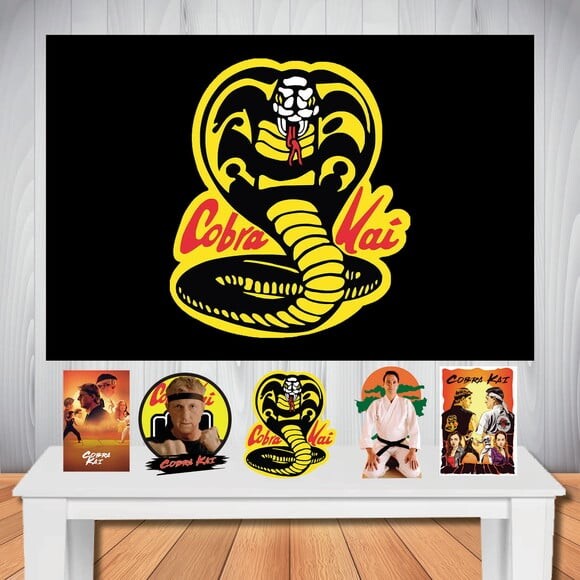 Kit Decoração Cobra Kai, Painel 150x1,00m e Display de Mesa
