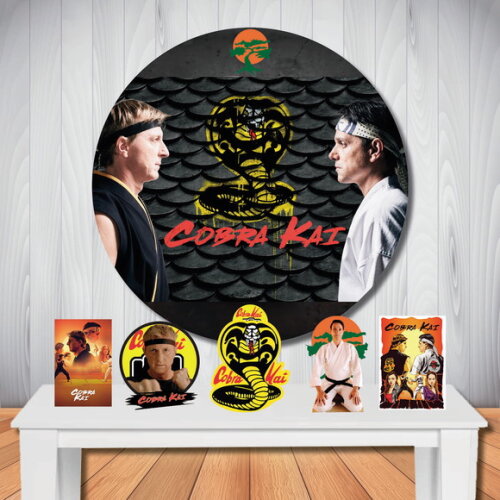 Kit Decoração Painel Redondo Cobra Kai e Display de Mesa