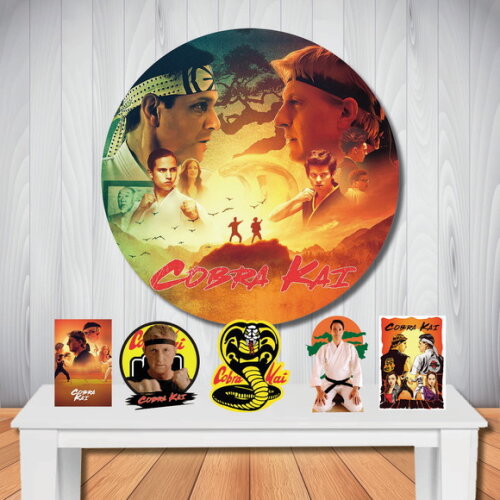 Kit Decoração Painel Redondo Cobra Kai e Display de Mesa