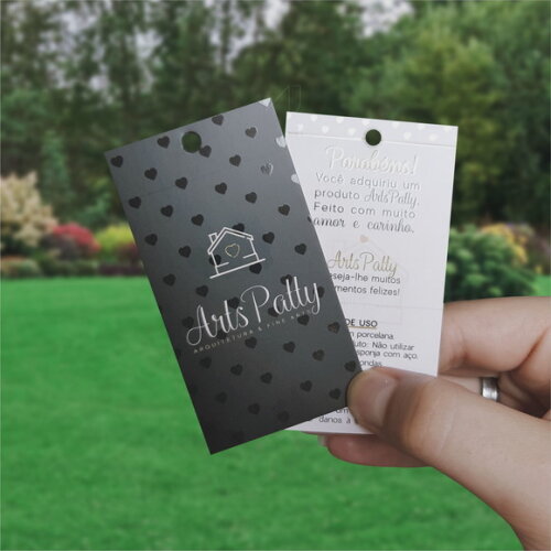 500 un Tag Personalizada com Verniz Local