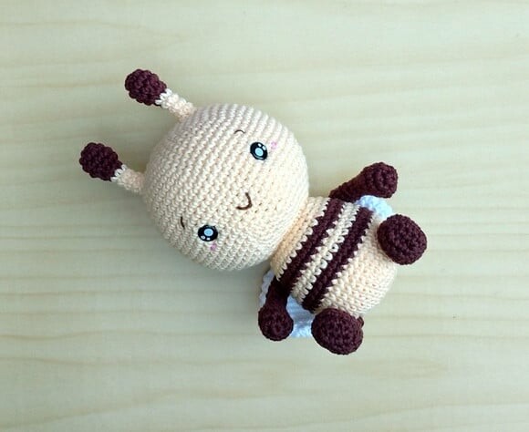 Abelha Mia Amigurumi - Jardim encantado